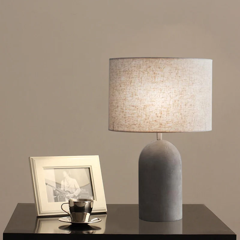 Lampe de table de chevet tambour de style moderne en tissu à 1 ampoule avec base en ciment gris Clearhalo