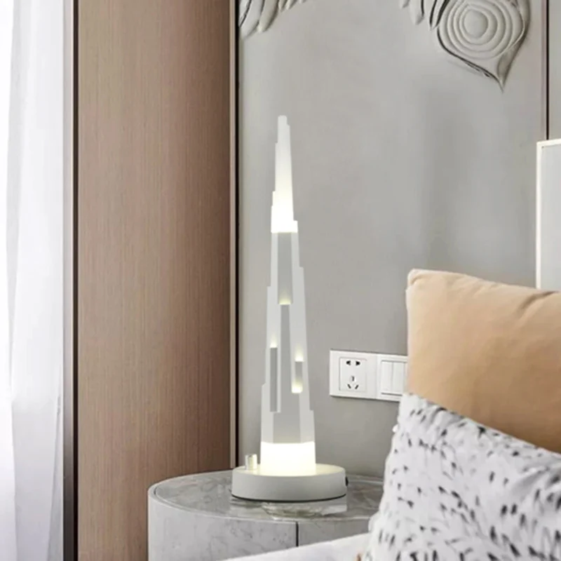 Lampe de table de chevet tour Burj modernisme en acrylique pour salle d'étude, éclairage de table LED en blanc/or Clearhalo