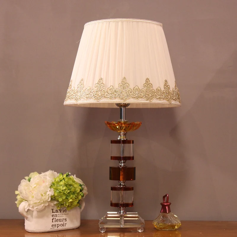 Lampe de table de chevet à 1 tête pour chambre à coucher, éclairage de nuit moderne beige avec cristal taillé en rectangle...