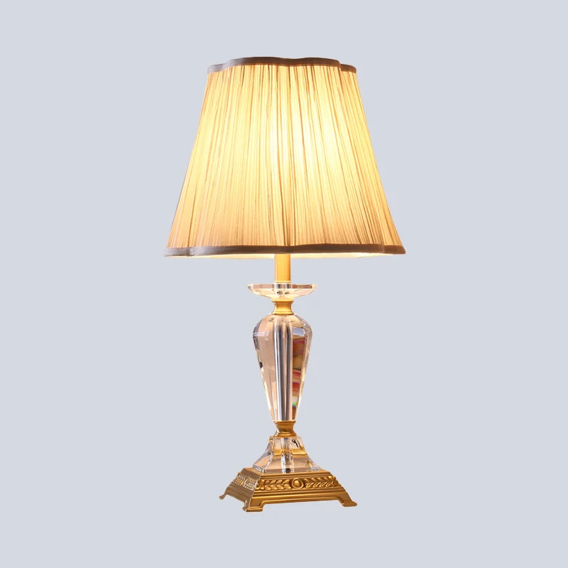 Lampe de table conique moderne en cristal biseauté, 1 ampoule, beige, avec abat-jour en tissu Clearhalo