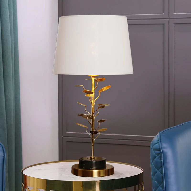 Lampe de table conique en tissu moderne, 1 ampoule, lampe de lecture en blanc avec arbre en métal doré Clearhalo