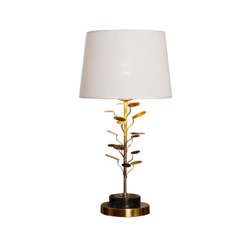 Lampe de table conique en tissu moderne, 1 ampoule, lampe de lecture en blanc avec arbre en métal doré Clearhalo