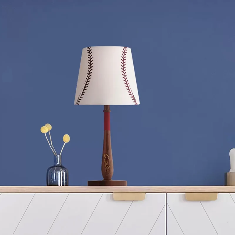 Lampe de table conique en tissu Modernism, lampe de chevet à 1 lumière marron/bois avec motif baseball Clearhalo