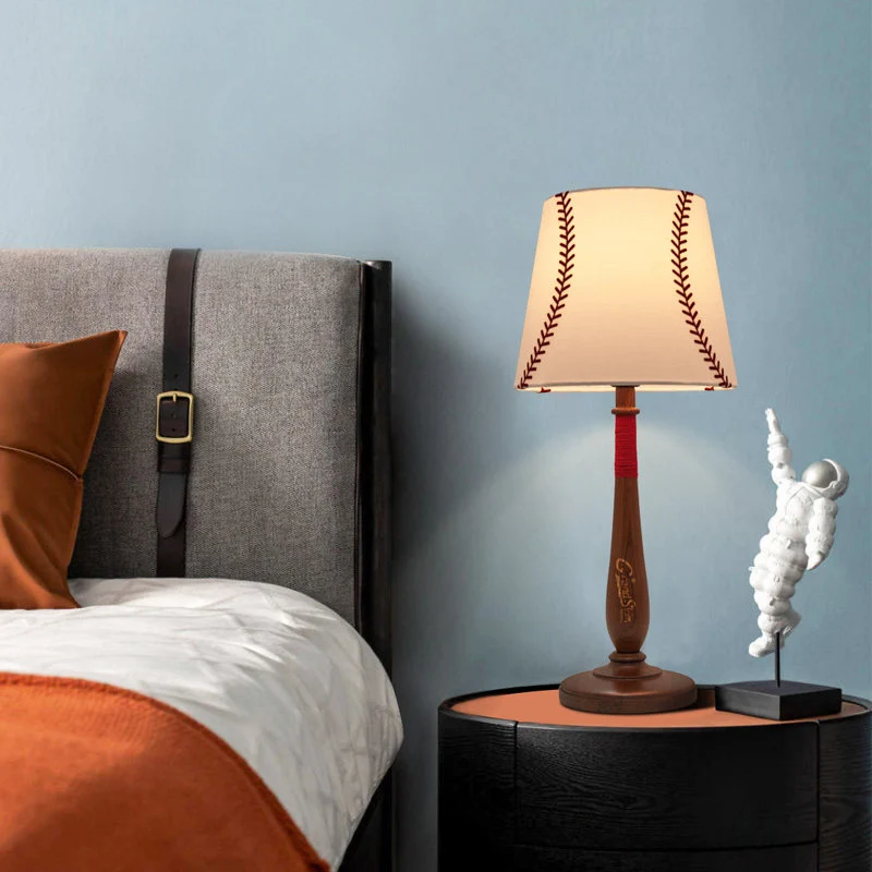 Lampe de table conique en tissu Modernism, lampe de chevet à 1 lumière marron/bois avec motif baseball Clearhalo