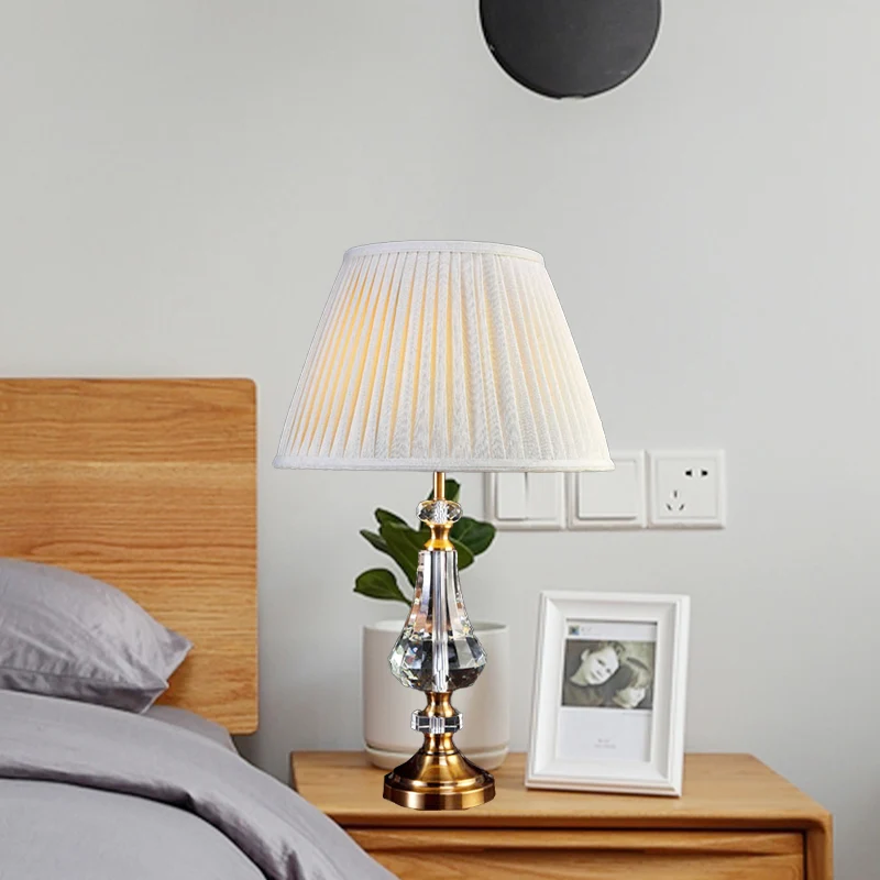 Lampe de table courbée contemporaine en cristal taillé à la main, 1 ampoule, lampe de lecture en gris Clearhalo