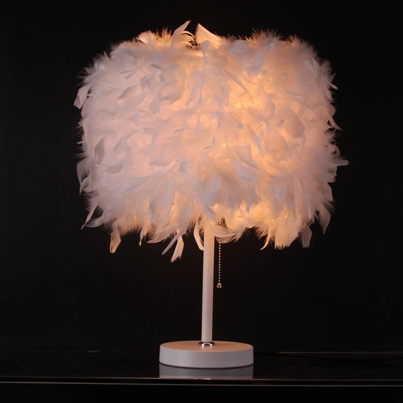Lampe de table cylindrique blanche/rouge/rose, romantique et moderne, 1 ampoule, chaîne de traction en plumes, lampe de ta...