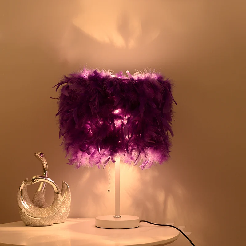Lampe de table cylindrique blanche/rouge/rose, romantique et moderne, 1 ampoule, chaîne de traction en plumes, lampe de ta...