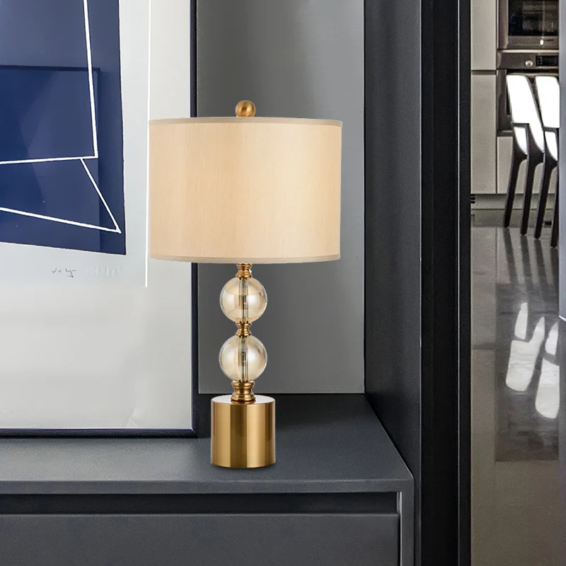 Lampe de table cylindrique dorée, petite lampe de bureau moderniste en tissu à 1 tête avec base en métal Clearhalo