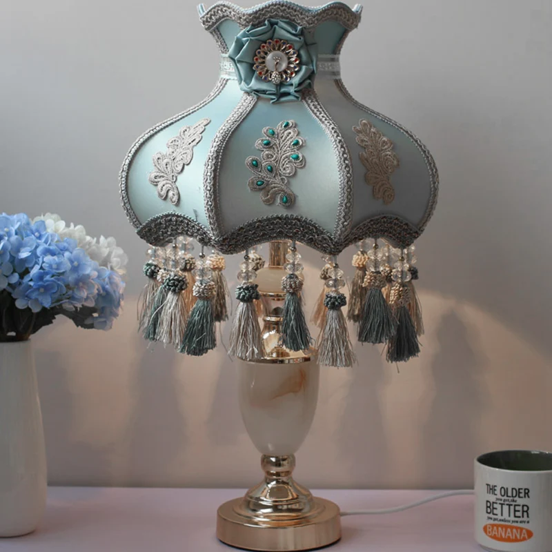 Lampe de table en forme d'urne en marbre, éclairage de nuit français à 1 tête avec abat-jour en tissu et pompon Clearhalo
