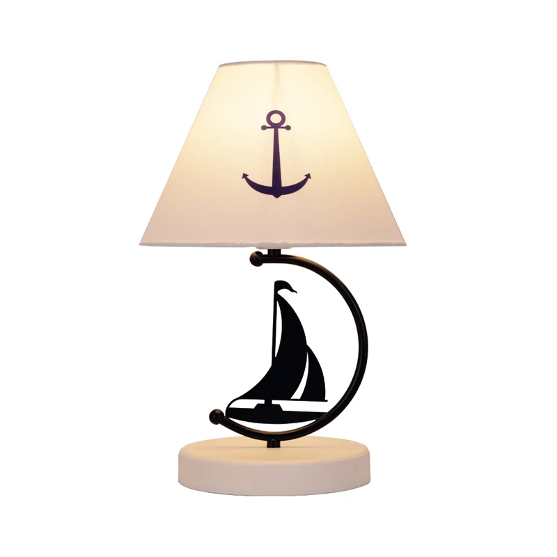 Lampe de table en forme de voilier méditerranéen, lampe de chevet simple en métal noir avec abat-jour conique en tissu bla...