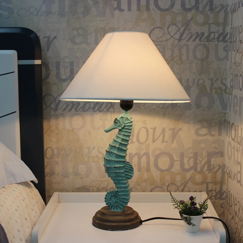 Lampe de table hippocampe verte en résine de campagne, lampe de chevet à 1 tête avec abat-jour en tissu à large cône Clear...