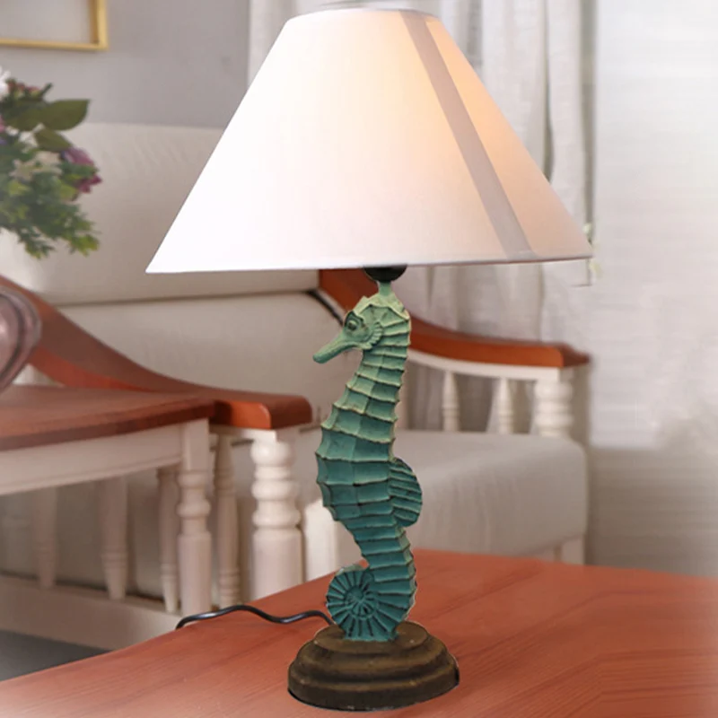 Lampe de table hippocampe verte en résine de campagne, lampe de chevet à 1 tête avec abat-jour en tissu à large cône Clear...