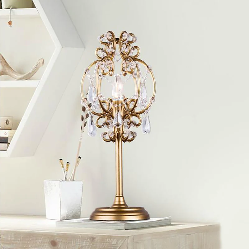Lampe de table lanterne de style rétro en métal, éclairage de table de chevet à 1 lumière en blanc/or avec gouttes de cris...