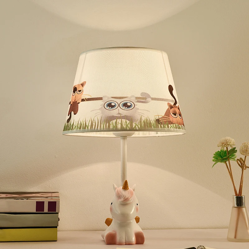 Lampe de table licorne rose, lampe de table de chevet en résine à 1 tête avec abat-jour empire à motifs Clearhalo