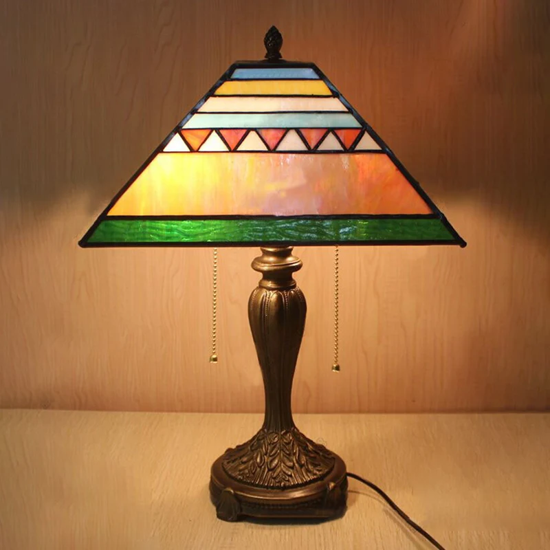 Lampe de table Mission avec abat-jour pyramidal en vitrail, 1 lumière, lampe de table décorative pour chevet Clearhalo