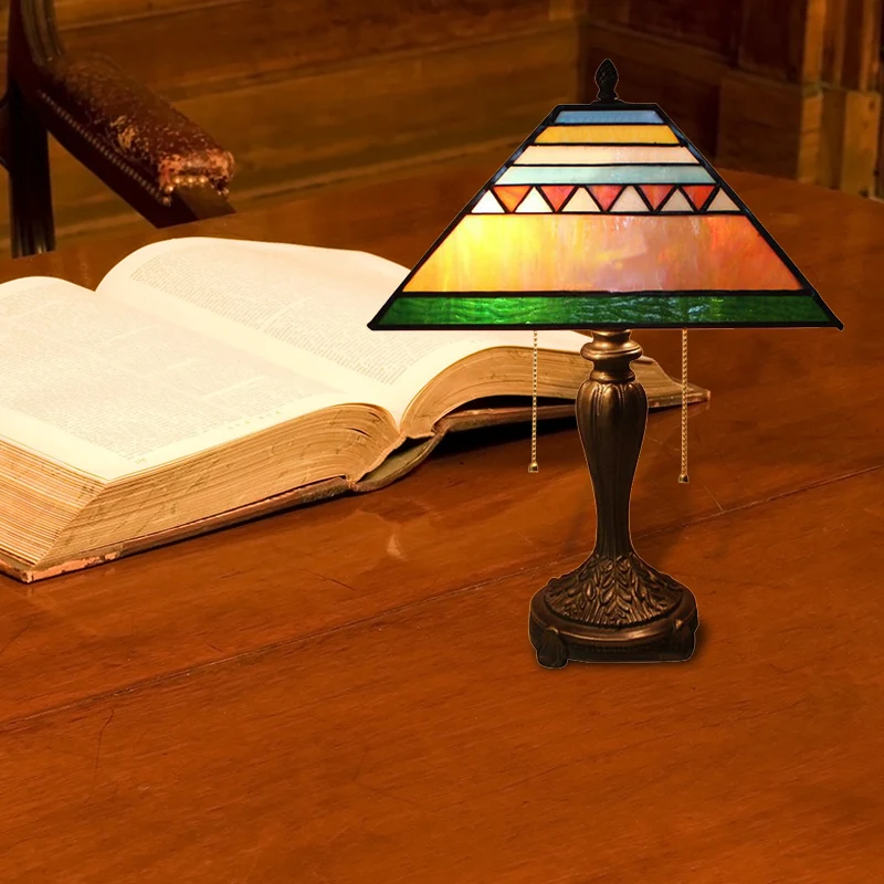 Lampe de table Mission avec abat-jour pyramidal en vitrail, 1 lumière, lampe de table décorative pour chevet Clearhalo