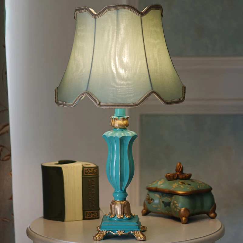 Lampe de table de nuit à abat-jour évasé blanc/bleu, lampe de bureau en tissu de style traditionnel à 1 tête pour chambre...
