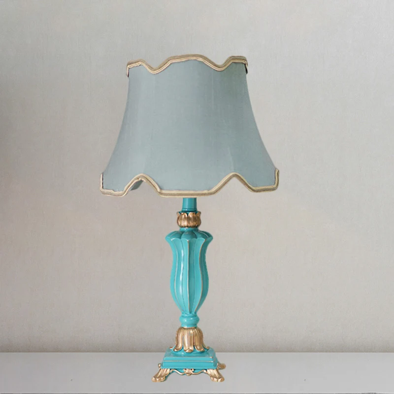 Lampe de table de nuit à abat-jour évasé blanc/bleu, lampe de bureau en tissu de style traditionnel à 1 tête pour chambre...