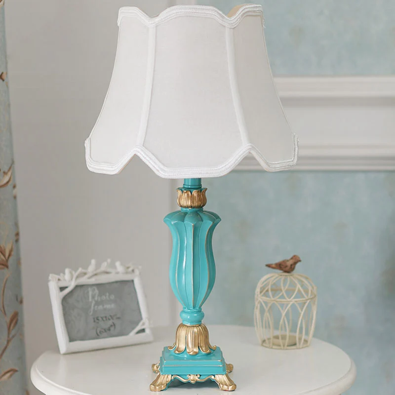 Lampe de table de nuit à abat-jour évasé blanc/bleu, lampe de bureau en tissu de style traditionnel à 1 tête pour chambre...