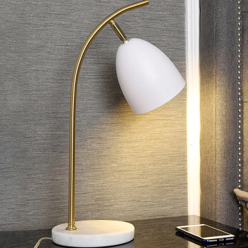 Lampe de table de nuit moderne à 1 ampoule avec abat-jour en métal, finition blanche/noire, lampe de bureau en forme de cl...