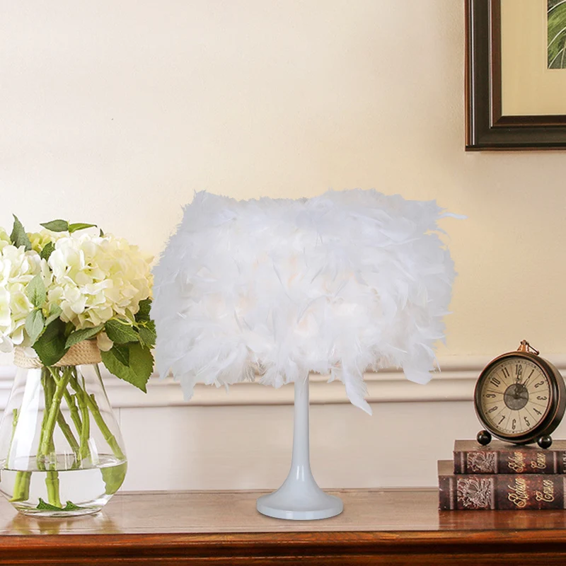 Lampe de table de nuit en plumes blanches, éclairage de bureau moderne à 1 lumière avec abat-jour en tissu pour le salon C...