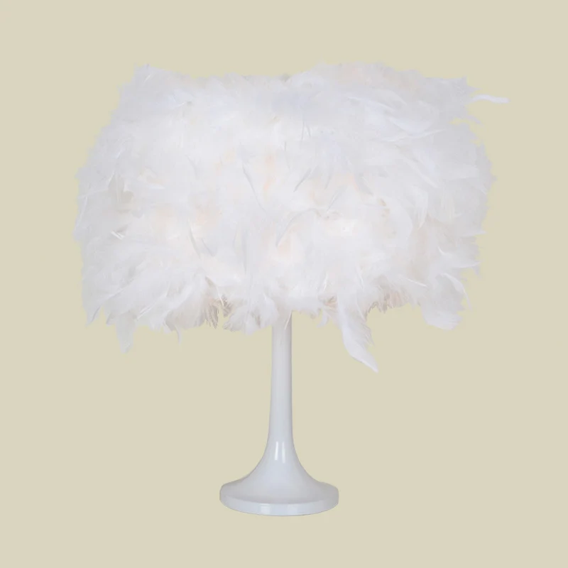 Lampe de table de nuit en plumes blanches, éclairage de bureau moderne à 1 lumière avec abat-jour en tissu pour le salon C...