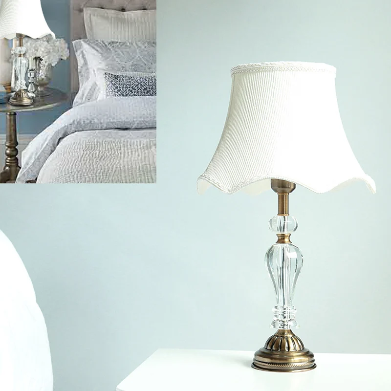 Lampe de table de nuit en tissu blanc, ampoule simple festonnée, lampe de chevet simple avec accents de cristal Clearhalo