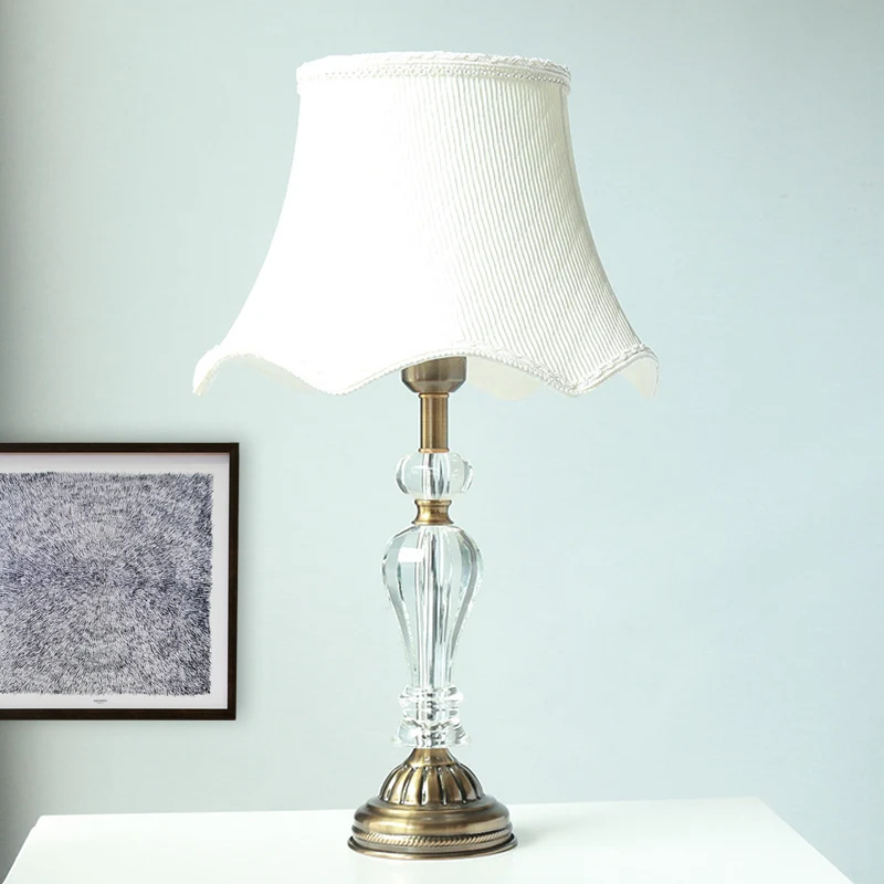 Lampe de table de nuit en tissu blanc, ampoule simple festonnée, lampe de chevet simple avec accents de cristal Clearhalo