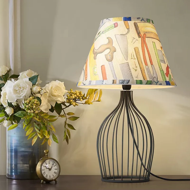Lampe de table de nuit à 1 tête, éclairage de table de nuit noir traditionnel avec base de cage en fil métallique Clearhalo