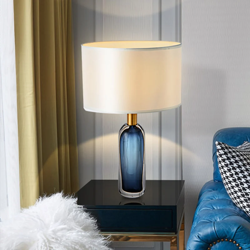 Lampe de table tambour moderne en tissu à 1 lumière pour chambre à coucher, lampe de bureau en blanc avec base émaillée co...