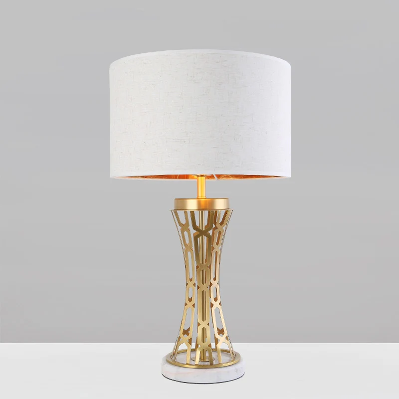 Lampe de table tambour en tissu, éclairage de travail traditionnel à 1 lumière pour chambre à coucher, doré avec serviette...