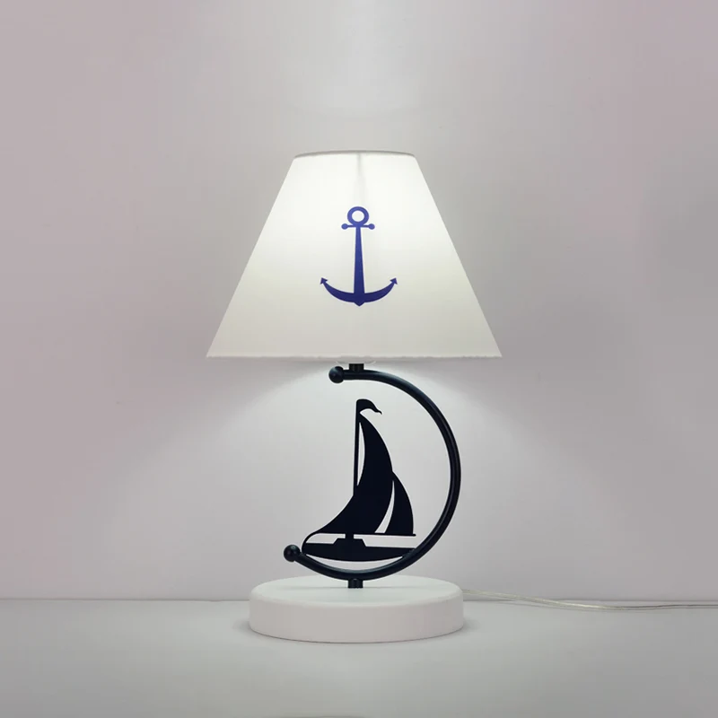 Lampe de table en tissu à abat-jour Empire pour enfants, éclairage de table de nuit blanc à ampoule unique avec décor de b...
