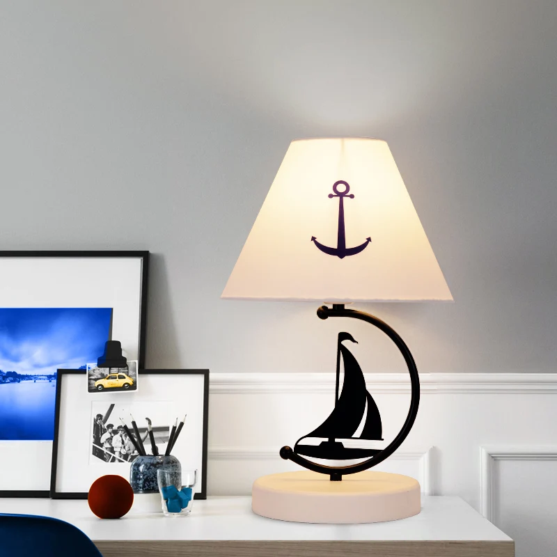 Lampe de table en tissu à abat-jour Empire pour enfants, éclairage de table de nuit blanc à ampoule unique avec décor de b...