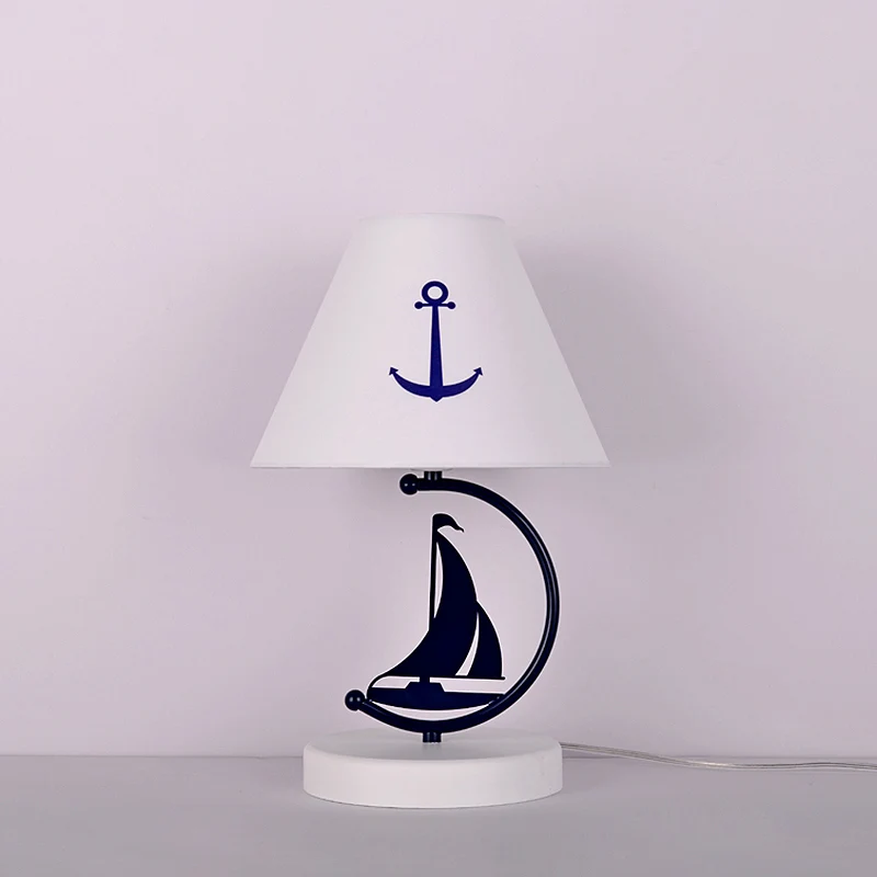 Lampe de table en tissu à abat-jour Empire pour enfants, éclairage de table de nuit blanc à ampoule unique avec décor de b...