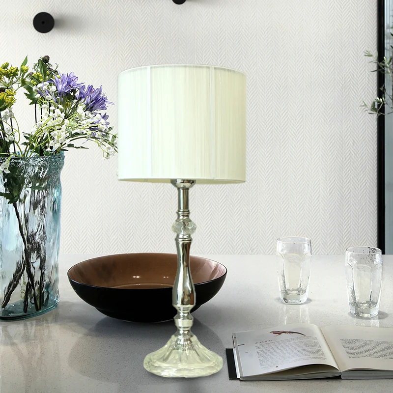 Lampe de table en tissu blanc cylindre 1 lumière veilleuse simple pour salon avec base en cristal Clearhalo