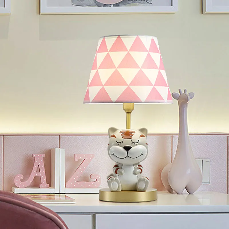 Lampe de table en tissu à imprimé triangulaire conique pour enfants, ampoule simple, lampe de table de nuit rose/bleue ave...
