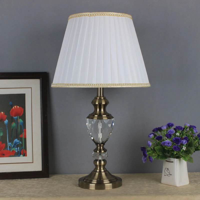 Lampe de table évasée en cristal, tissu moderne, 1 ampoule, petite lampe de bureau en blanc pour le salon Clearhalo