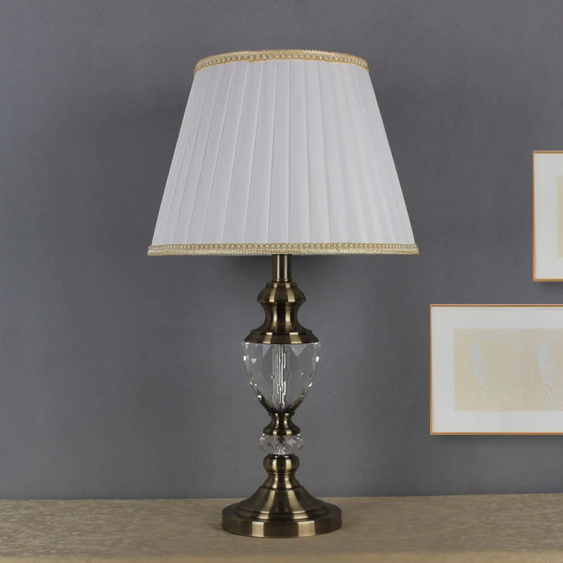 Lampe de table évasée en cristal, tissu moderne, 1 ampoule, petite lampe de bureau en blanc pour le salon Clearhalo