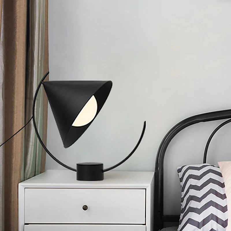 Lampe de table évasée moderne en métal à 1 tête, petite lampe de bureau noire avec abat-jour globe en verre blanc Clearhalo