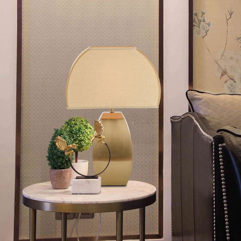 Lampe de travail à 1 tête ombragée, petite lampe de bureau en tissu moderniste en or avec base en métal Clearhalo