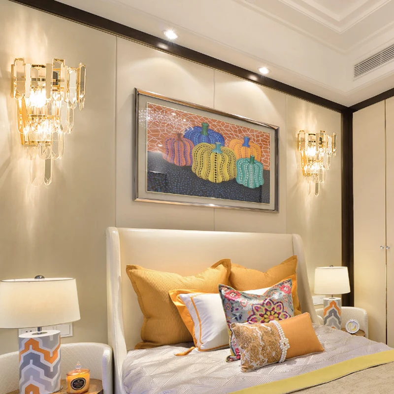 Luminaire mural doré à 4 couches, luminaire moderne à 3 têtes en bloc de cristal Clearhalo