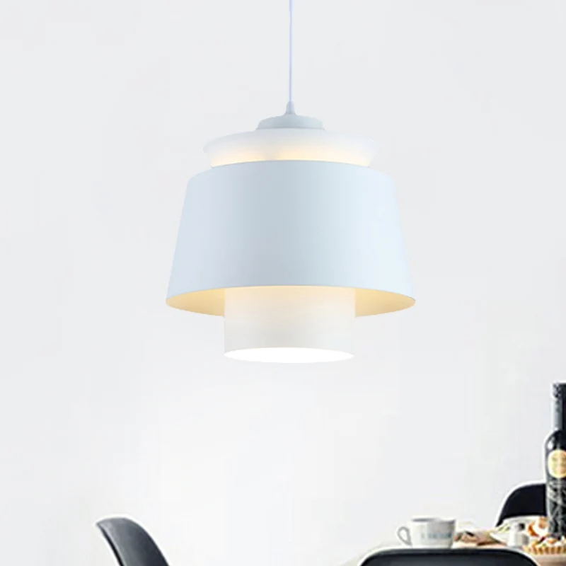 Luminaire suspendu conique de style moderniste, lampe à suspension métallique à 1 tête pour salon, noir/gris Clearhalo