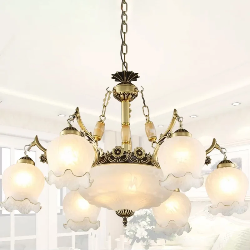 Luminaire suspendu floral traditionnel, lustre en verre blanc givré à 9 ampoules en bronze Clearhalo