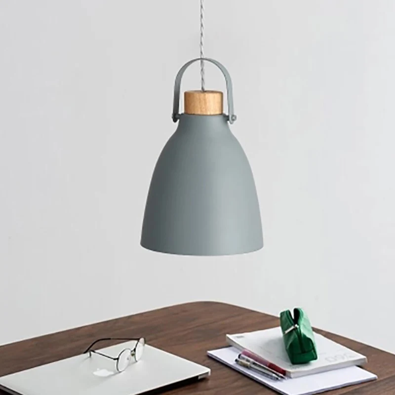 Luminaire suspendu gris contemporain à 1 tête en métal évasé avec capuchon en bois Clearhalo