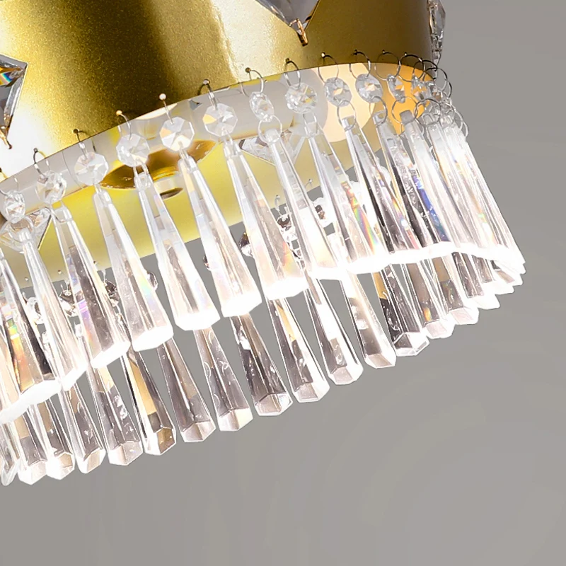 Lustre à abat-jour en forme de couronne dorée, luminaire contemporain en cristal, 4 ampoules suspendues en or Clearhalo