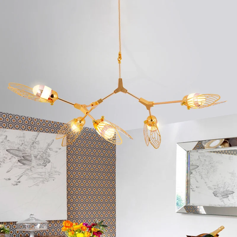 Lustre papillon gravé romantique, finition or métallisé, suspension pour Table à manger Clearhalo