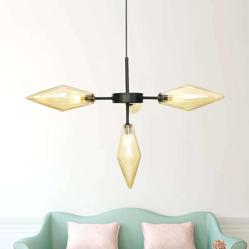 Lustre suspendu conique à 4 têtes, plafonnier suspendu en verre ambré moderniste en noir Clearhalo