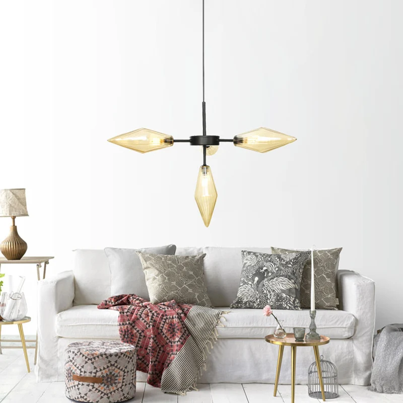 Lustre suspendu conique à 4 têtes, plafonnier suspendu en verre ambré moderniste en noir Clearhalo
