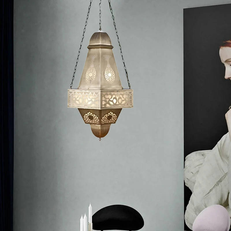 Lustre tour à 6 têtes, éclairage de plafond métallique, finition en laiton arabe, lampe de plafond suspendue avec chaîne C...