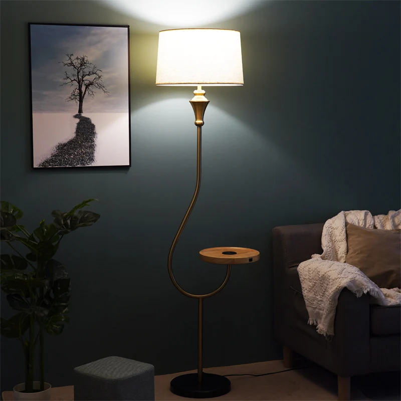 Modernisme Abat-jour tambour Lampe sur pied en tissu à tête unique pour chambre à coucher avec étagère en or Clearhalo